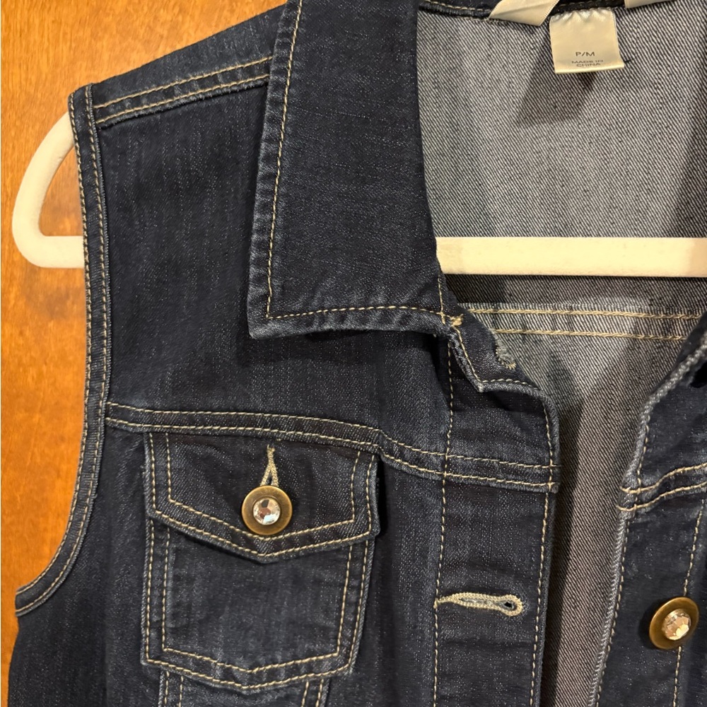 Women’s Christopher & Banks denim vest - Picture 3 of 6